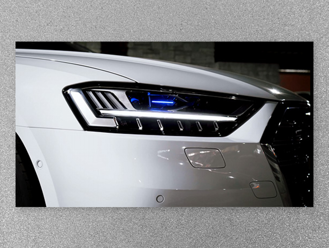 アウディ A8 60TFSI クワトロ レーザーライト＆OLEDテールランプ